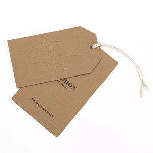 Etiqueta colgante de cartón Kraft reciclado, logotipo en relieve 3D personalizado, cordón elástico de papel, cuerda oscilante, etiquetas colgantes para ropa - Product Image 1