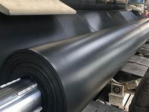 แผ่นพลาสติก HDPE LLDPE ขนาด1.5มม. 2มม. สีดำสีเขียวแผ่นโพลีเมอร์พลาสติกกันน้ำสำหรับบ่อน้ำเขื่อนการเพาะเลี้ยงสัตว์น้ำ - Product Image 4