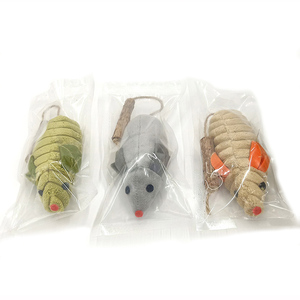 Juguete de ratón de gato de peluche de hierba gatera natural integrada OEM con cola de palo Silvervine - Product Image 6