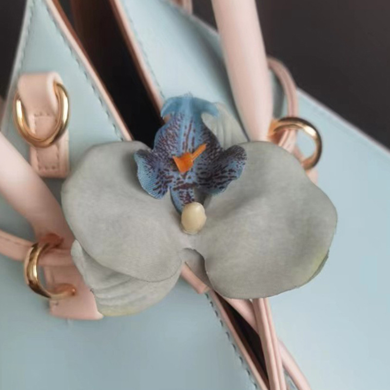 Flor de la orquídea mariposa gris profundo (8cm)