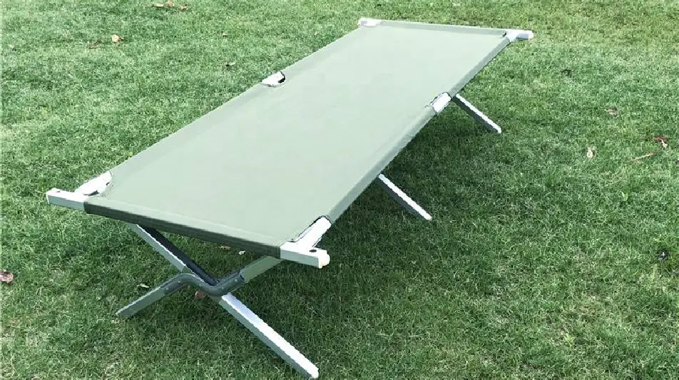 Cama para acampar al aire libre