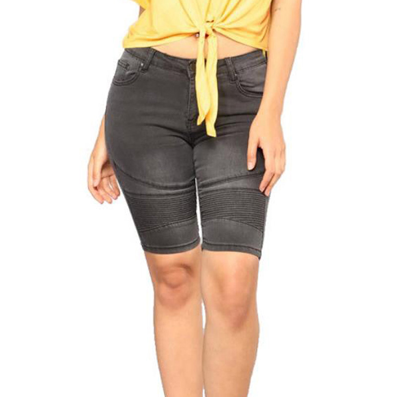 Short en jean slim stretch noir, coupe ajustée, mi-pantalon