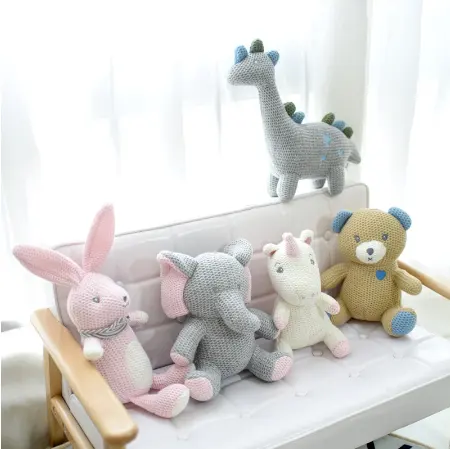 Corea INS caliente conejo elefante unicornio peluche campana lindo bebé calmante muñeca tejido sonajero juguete para bebé