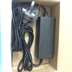 充電式バッテリーで複数のLEDライトを充電する1S 4.2V 4Aリチウムイオンバッテリー充電器 - Product Image 6