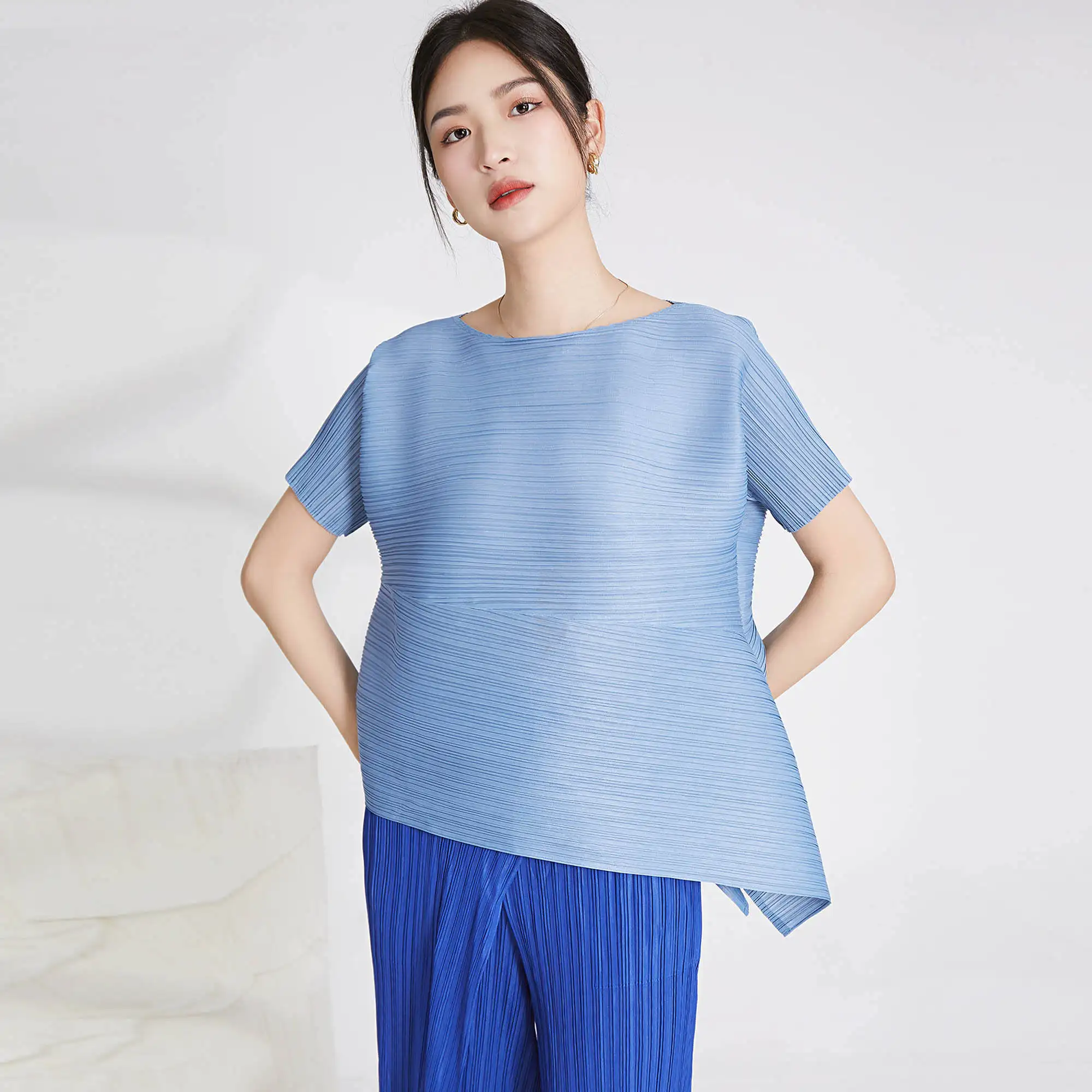 Miyake Damen plissiertes T-Shirt langärmlig lässiger Stil locker modisches plissiertes Hemd mit bedruckter Dekoration für den Sommer