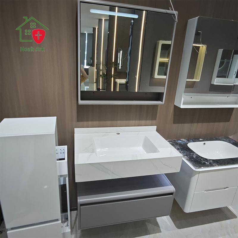 สีเทาเข้ม