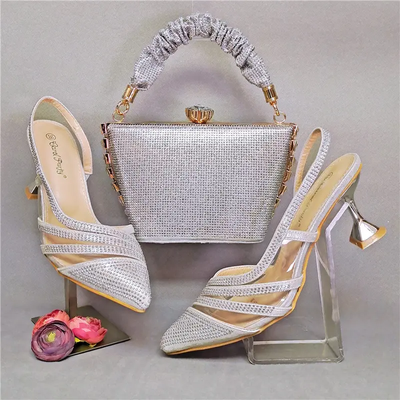 حذاء نسائي مناسب لحفلات الزفاف, حذاء نسائي فاخر باللون الفضي مناسب للحفلات والحقائب يمكن تنسيقه مع طقم نسائي