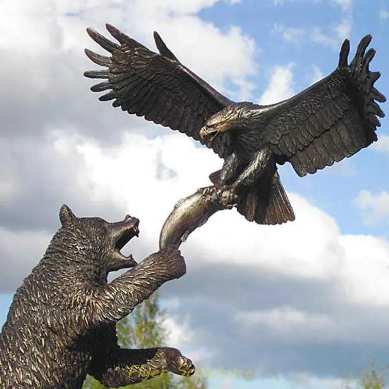 बड़े आउटडोर पशु मूर्तिकला snatching मछली भालू और ईगल कांस्य प्रतिमा