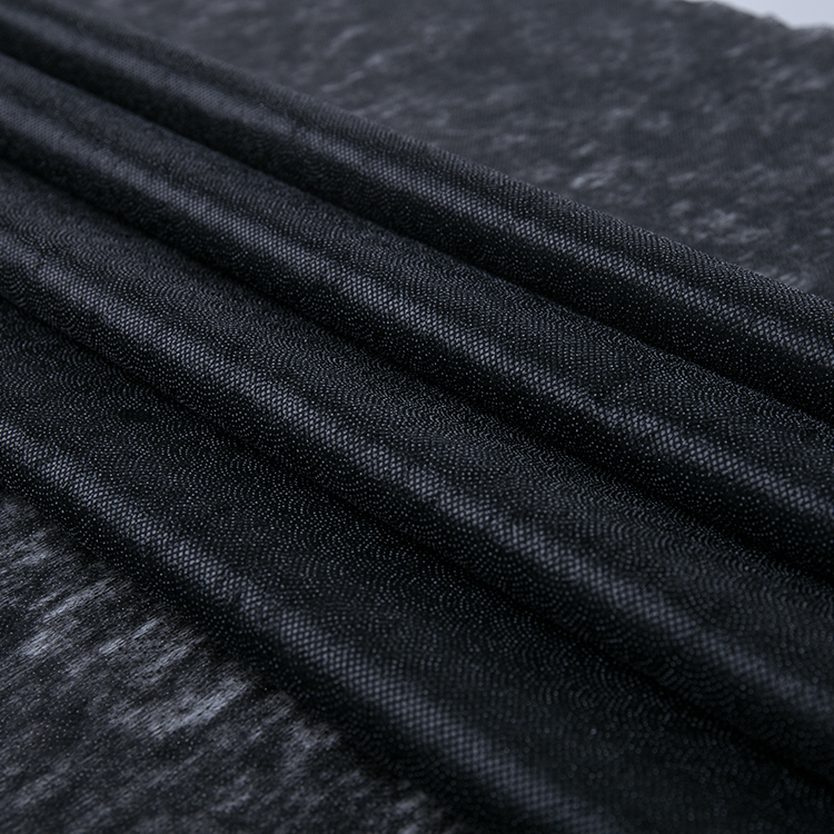 7025F, noir