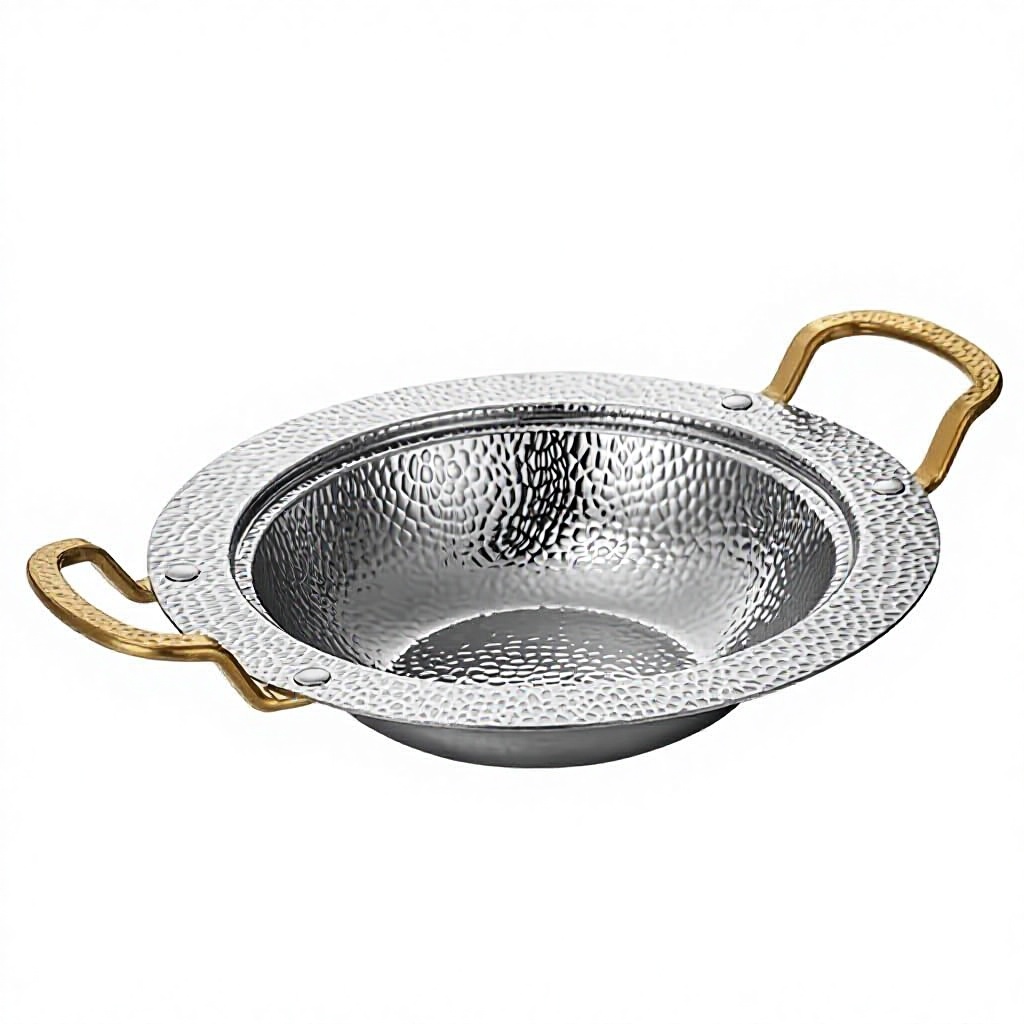Plata con mango dorado.