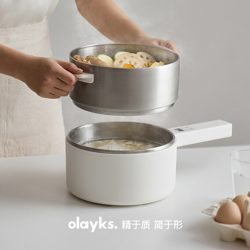 White ceramic computer model with steamer