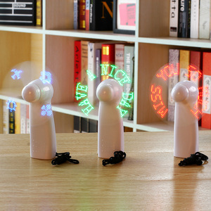 Diseño de impresión OEM 3AAA batería ventilador eléctrico sin aspas autoprogramable mensaje LED ventilador de mano con pantalla LED