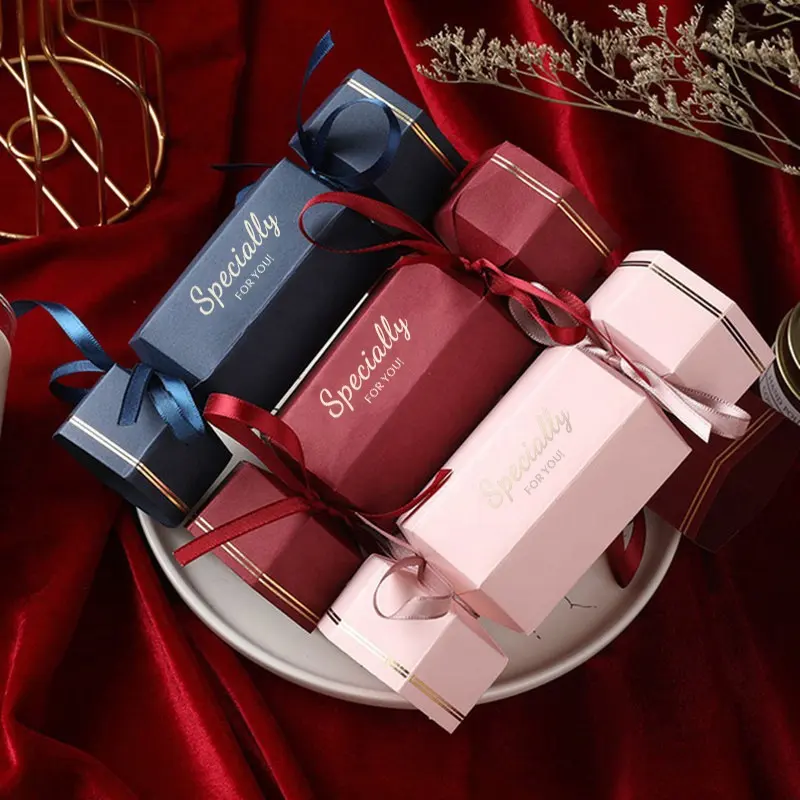 Caja de papel con forma de almohada rosa para manualidades, recuerdo europeo de navidad, cumpleaños, boda, caja de dulces de Chocolate con lazo, gran oferta