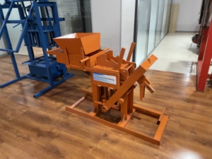 Máquina manual para hacer bloques huecos con enclavamiento para arcilla - Product Image 2