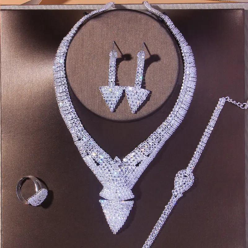 Conjunto de joyería de plata para mujer, conjunto de collar con diamantes de imitación triangulares, cuatro piezas africanas, conjuntos de joyería de boda