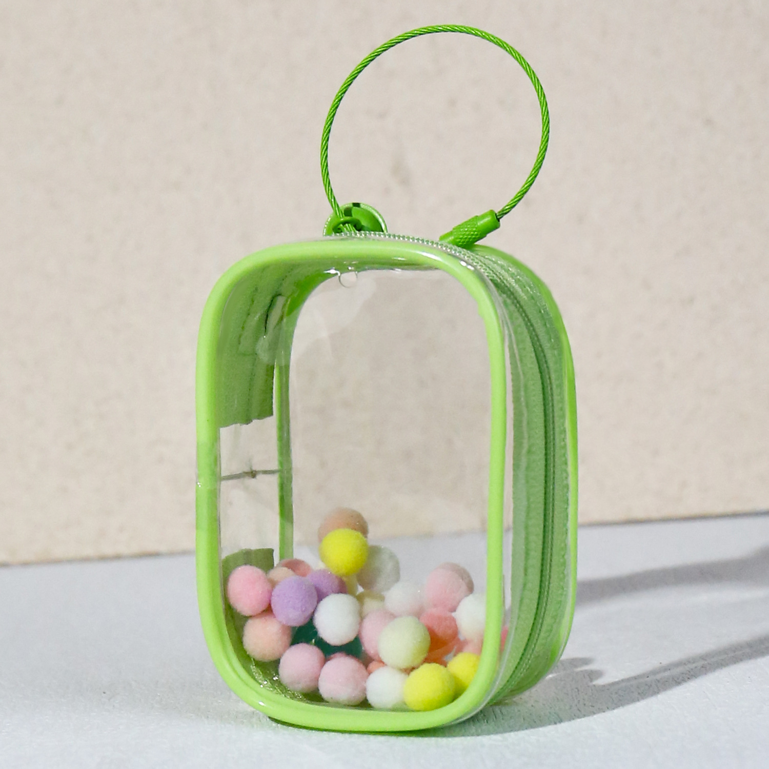 Vert-carré-cloche avec anneau et pom-pom
