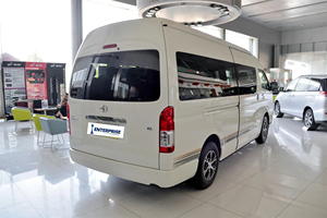 TO-YOTA HIACE 18席バン3RZエンジンモデルは、比類のない性能と汎用性を提供します - Product Image 4