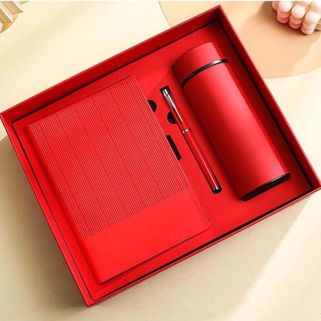 Ensemble de tasses thermos rouges
