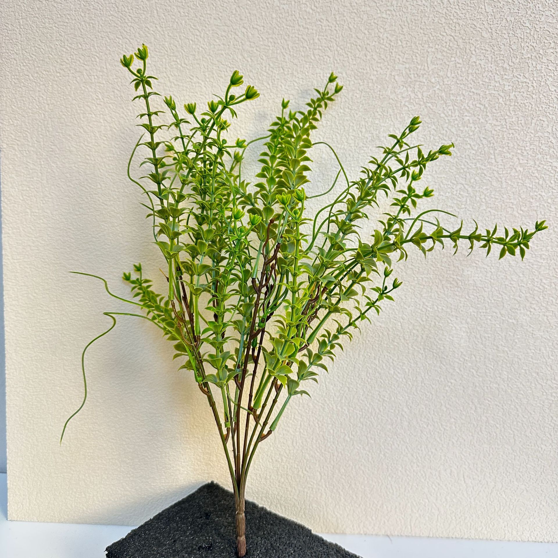 35cm Plastic Water Grass (Light Green)