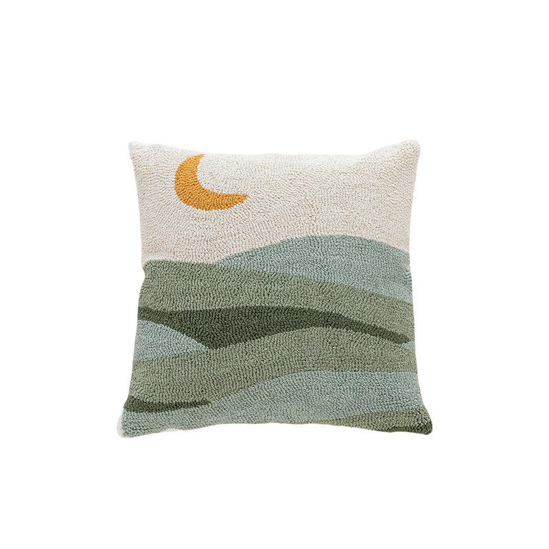 Lune brillante dans la forêt