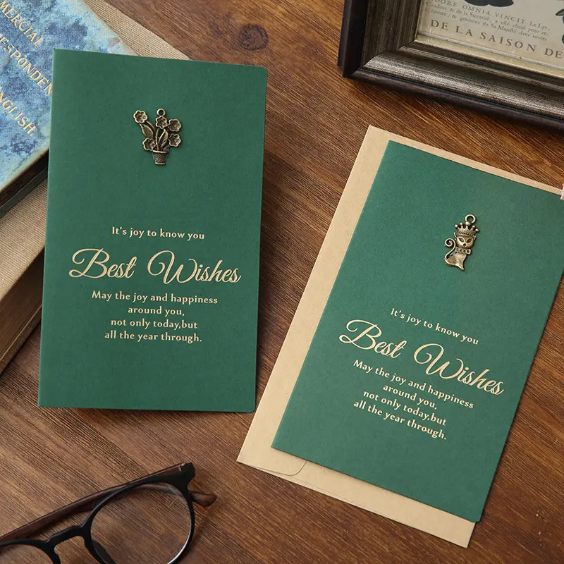 Personalizzato cina produttore all'ingrosso personalizzato grazie carta di carta artistica con busta distintivo in metallo biglietti d'invito per feste di matrimonio