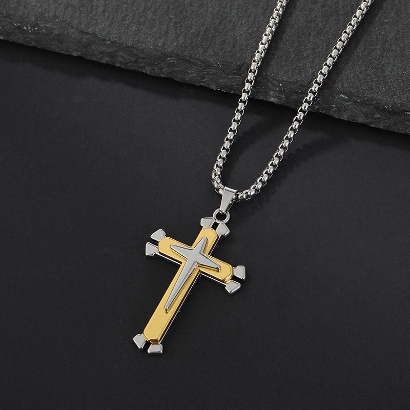 Cruz de oro con cadena de acero