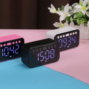 Despertador inalámbrico Pantalla digital LED Luz nocturna MINI BT Altavoz Radio FM Entrada auxiliar Altavoz estéreo Soporte Personalización - Product Image 3
