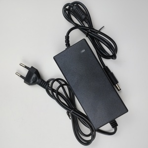 双线交流/DC 100V-240V 9V-24V电源适配器，带12v发光二极管灯条闭路电视监控电源3A-6A桌面电源