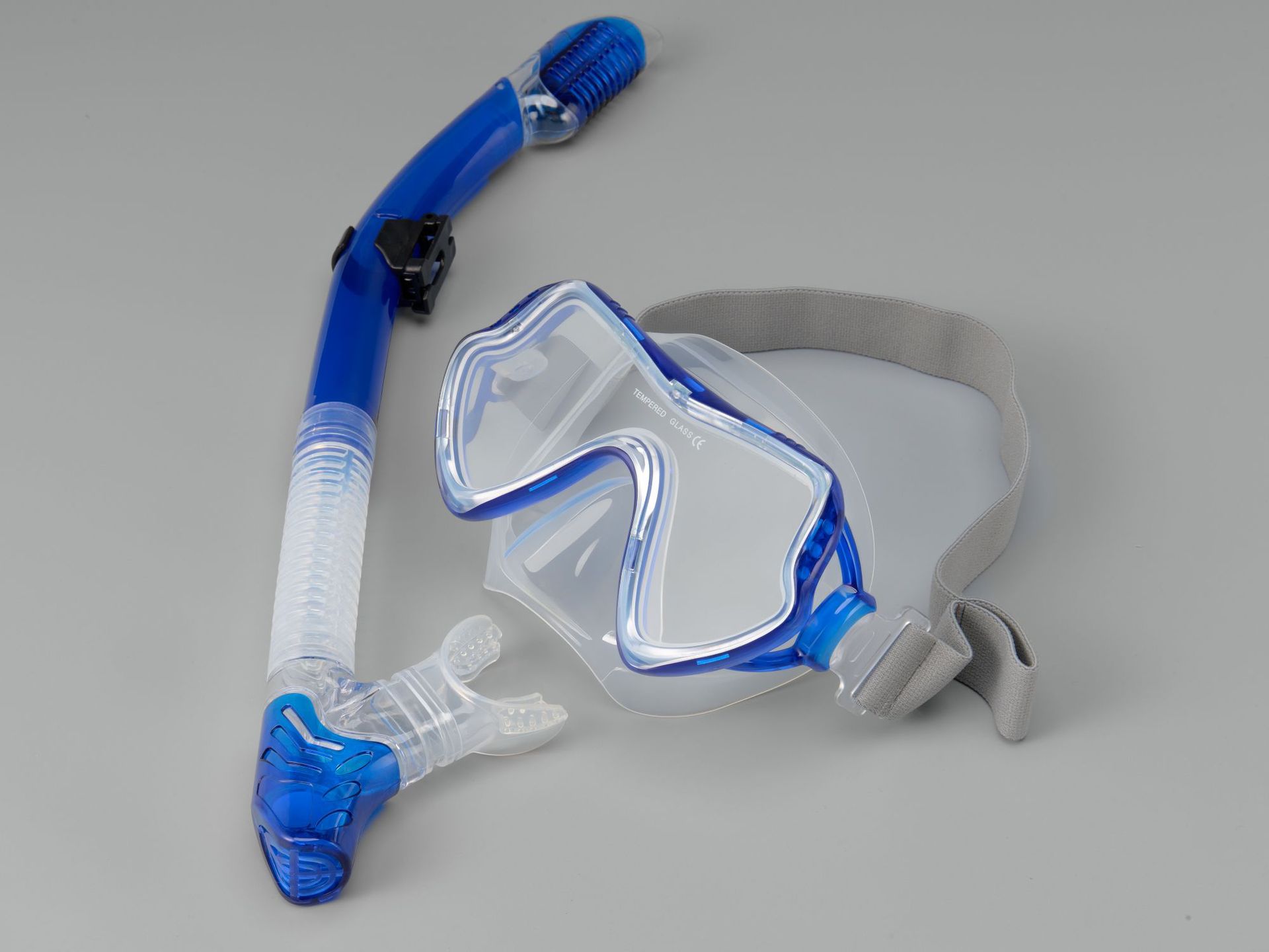 Ensemble transparent bleu