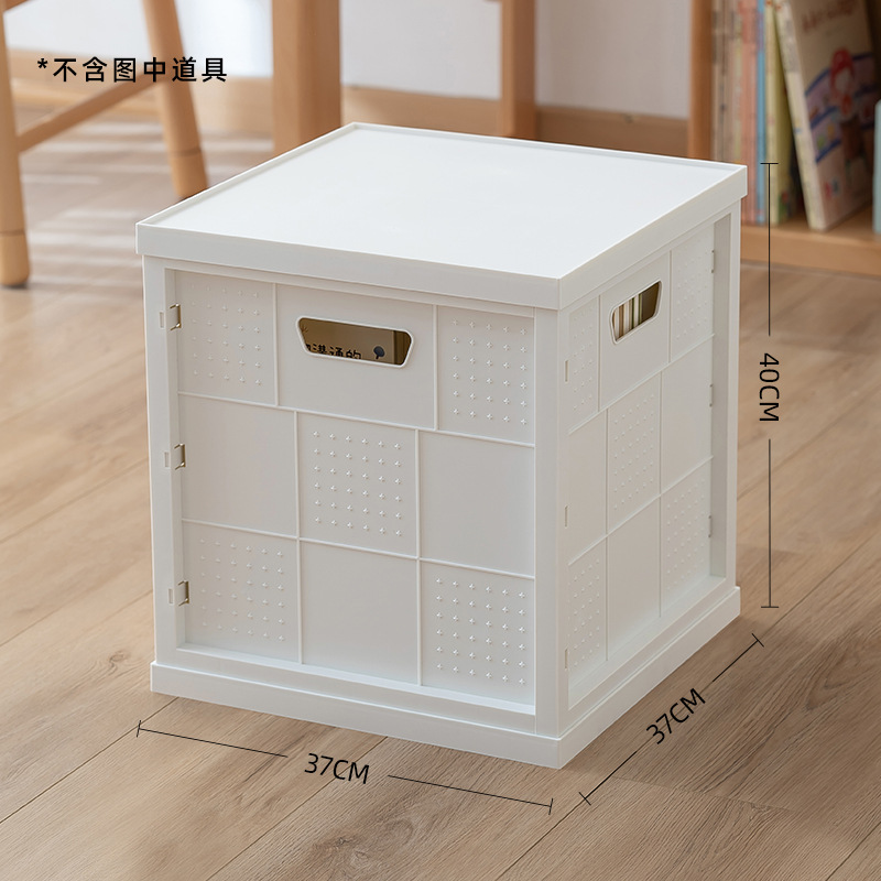 White wheel-less model with cover