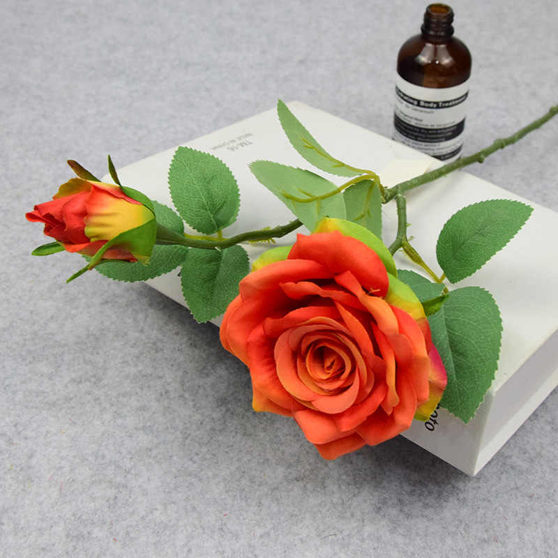 2 rose a ramo corto n. 1 arancione
