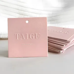Kabartmalı kare giyim moda kadın giyim salıncak giysi etiketi lüks özel Logo kıyafet askı etiket giysi etiketi pembe ayakkabı kağıt
