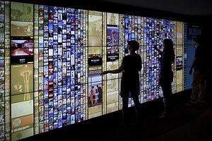 Пользовательская Интерактивная металлическая голограммная система Сенсорный Экран фото Настенный проектор с видео программным обеспечением захватывающая реклама - Product Image 2