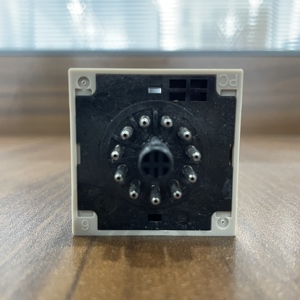 H3BA-N DC24V 11-Pin DPDT analogico a stato solido con 5A 250V carico di resistenza AC IP40 uso industriale uscita limitata nel tempo - Product Image 3