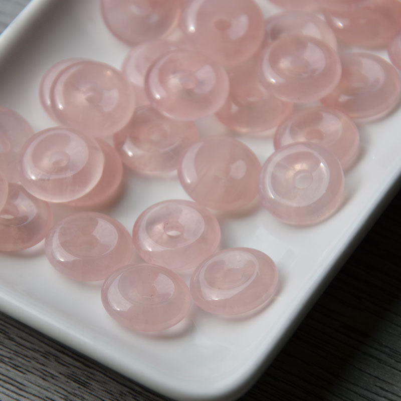 Une boucle de sécurité en quartz rose aléatoire
