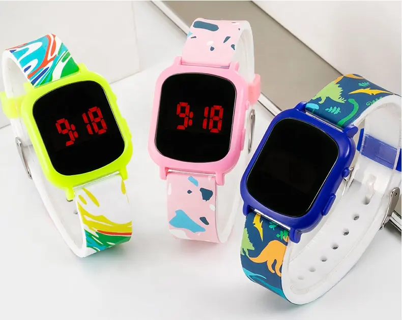 2023 Nieuwste Siliconen 12/24H Veranderde Populair Bij Kinderen Cmyk Kleuren Aangepaste Polsband Flash Led Digitaal Horloge