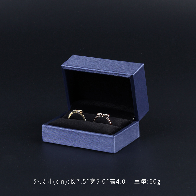 Caja azul del anillo de boda