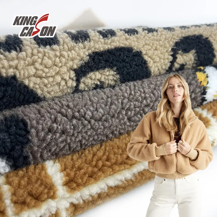 Kingcason fabbrica della cina 100% Poly un lato spazzola Jacquard stampa Sherpa tessuto in pile per giacca coperta pigiama cappotto da donna