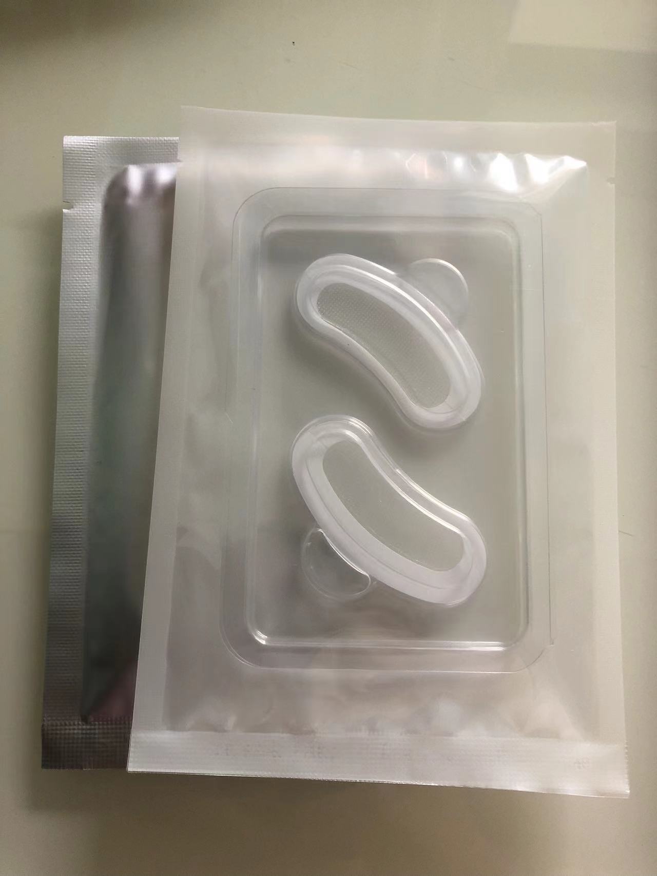 Patch pour les yeux microneedling