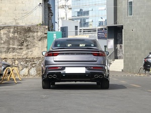 תקציב המלך סדר ערך sedan מצויד ב-10 "תצוגה עבור קונים בפעם הראשונה