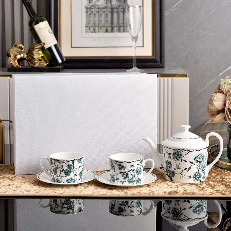 Green 1 pot,2 cup and 2 saucer A