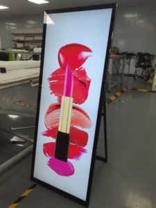 Reproductor de publicidad, quiosco de carteles LCD, pantalla de visualización interactiva de publicidad, pantalla de señalización Digital para venta al por menor