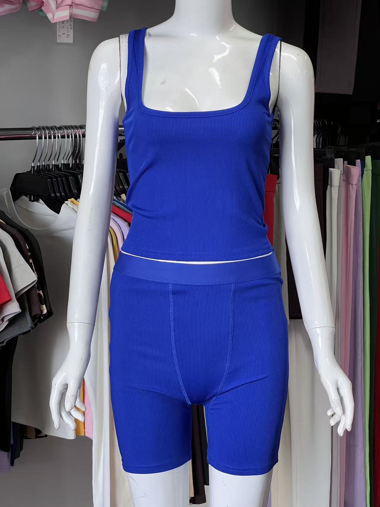 Bleu foncé