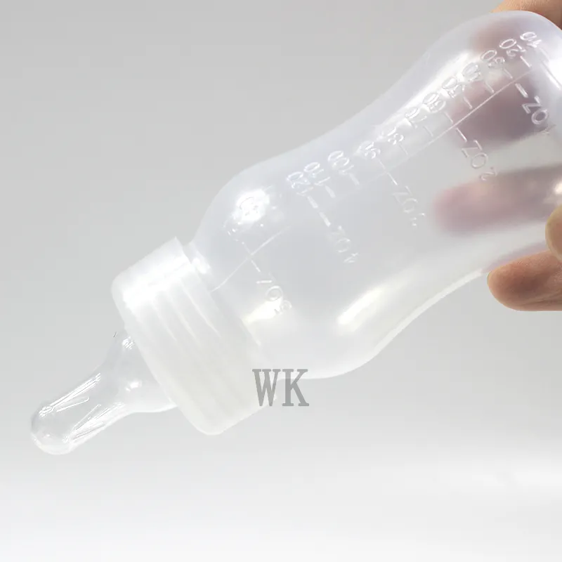 عرض ساخن على عبوة منفصلة من زجاجات الحليب للأطفال الرضع الطبية المصنوعة من البولي بروبيلين تُستخدم لمرة واحدة مع حلمة