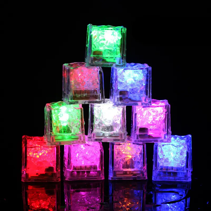 Cubo di ghiaccio a Led impermeabile Multi colore lampeggiante LED accendi cubetti di ghiaccio per Bar Club bere decorazioni di vino