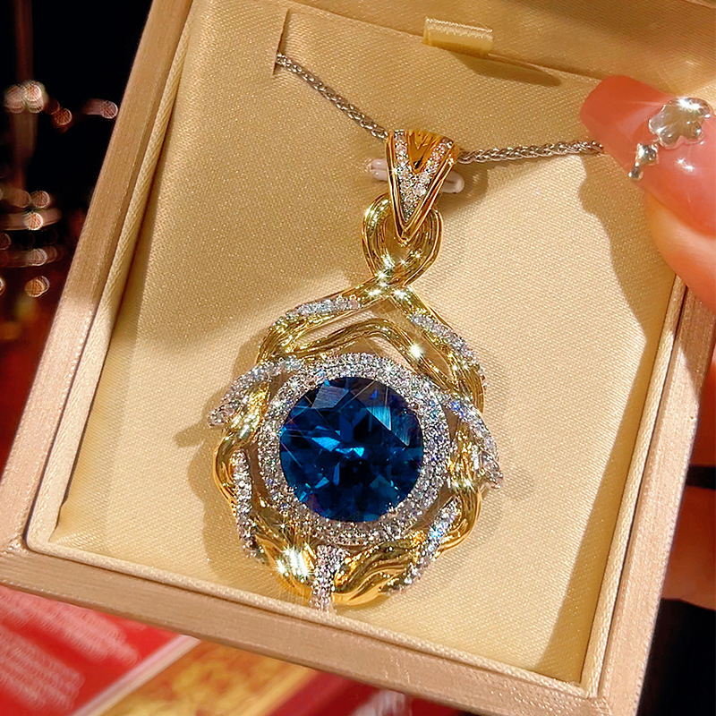Pendentif topaze bleue avec chaîne Chopin