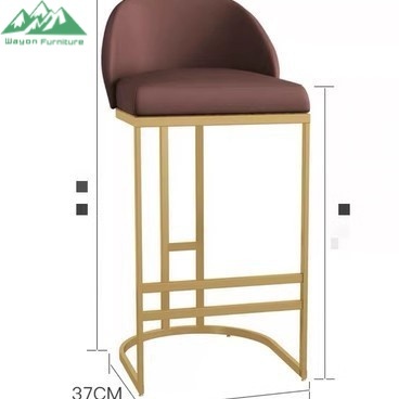 Support doré et coussin marron foncé