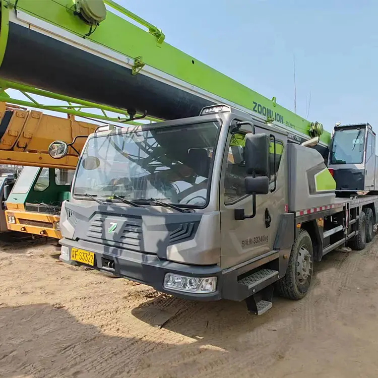 ZOOMLION 25 tonnes petite grue QY25V552 camion utilisé avec grue en vente