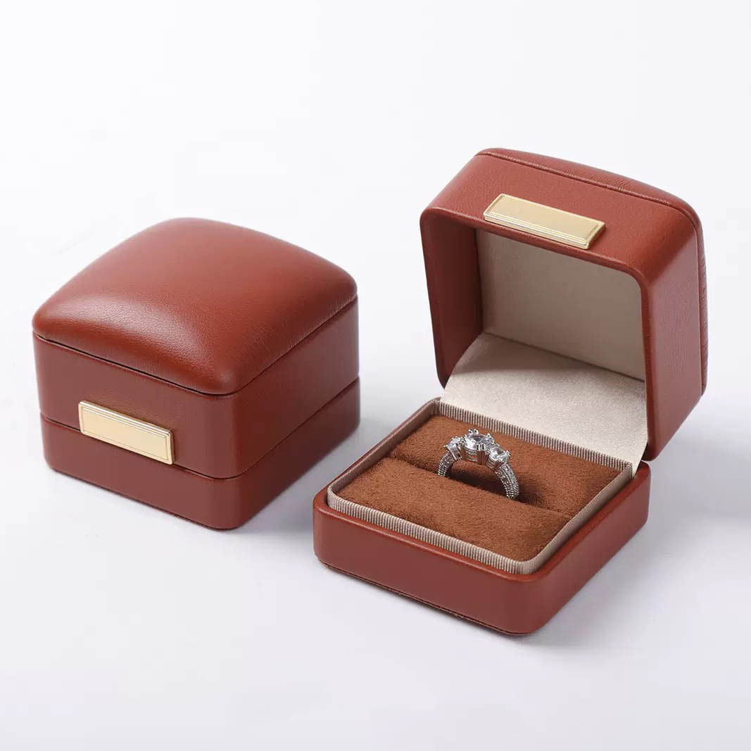 Boîte à bague café clair