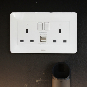 ซ็อกเก็ต UK คู่แบบทันสมัยและเรียบง่ายพร้อมสวิตช์และไฟแสดงสถานะและ3.1A USB/5V เหมาะสำหรับทั้งครอบครัว - Product Image 5